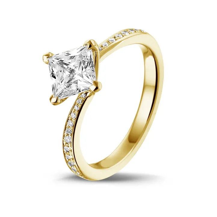 2.50 quilates anillo solitario en oro amarillo con diamante talla princesa y diamantes laterales 