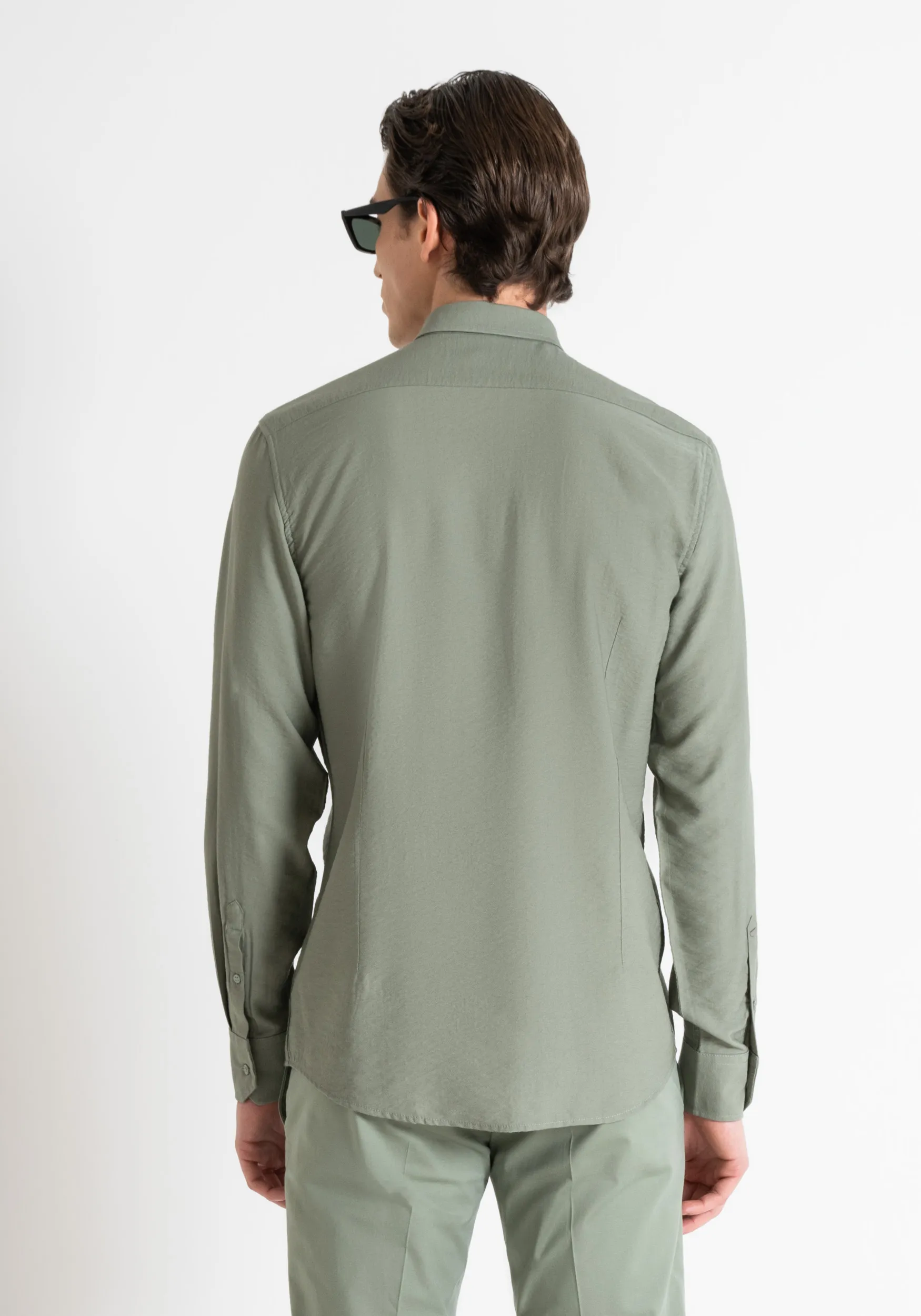 CAMISA NÁPOLES DE AJUSTE REGULAR EN TELA DE MEZCLA DE VISCOSA CON MANO SUAVE