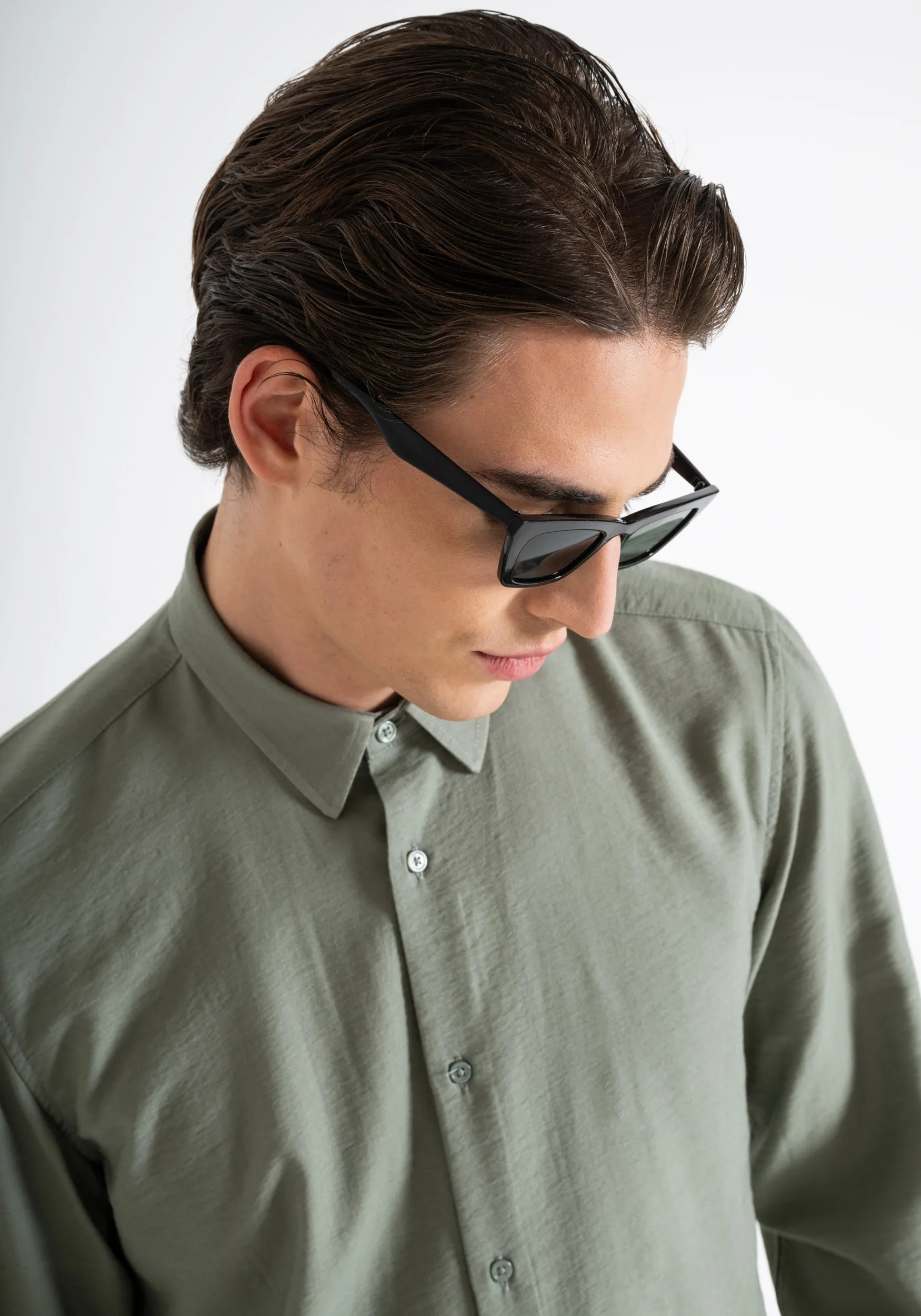 CAMISA NÁPOLES DE AJUSTE REGULAR EN TELA DE MEZCLA DE VISCOSA CON MANO SUAVE
