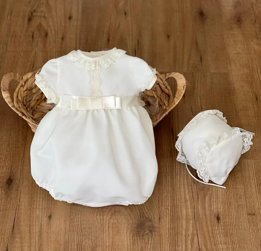 CONJUNTO PELELE Y CAPOTA CON TRIPLE ORGANZA. TALLAS 691218 MESES