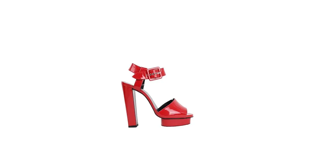 Hermès Tacones de cuero Roja 