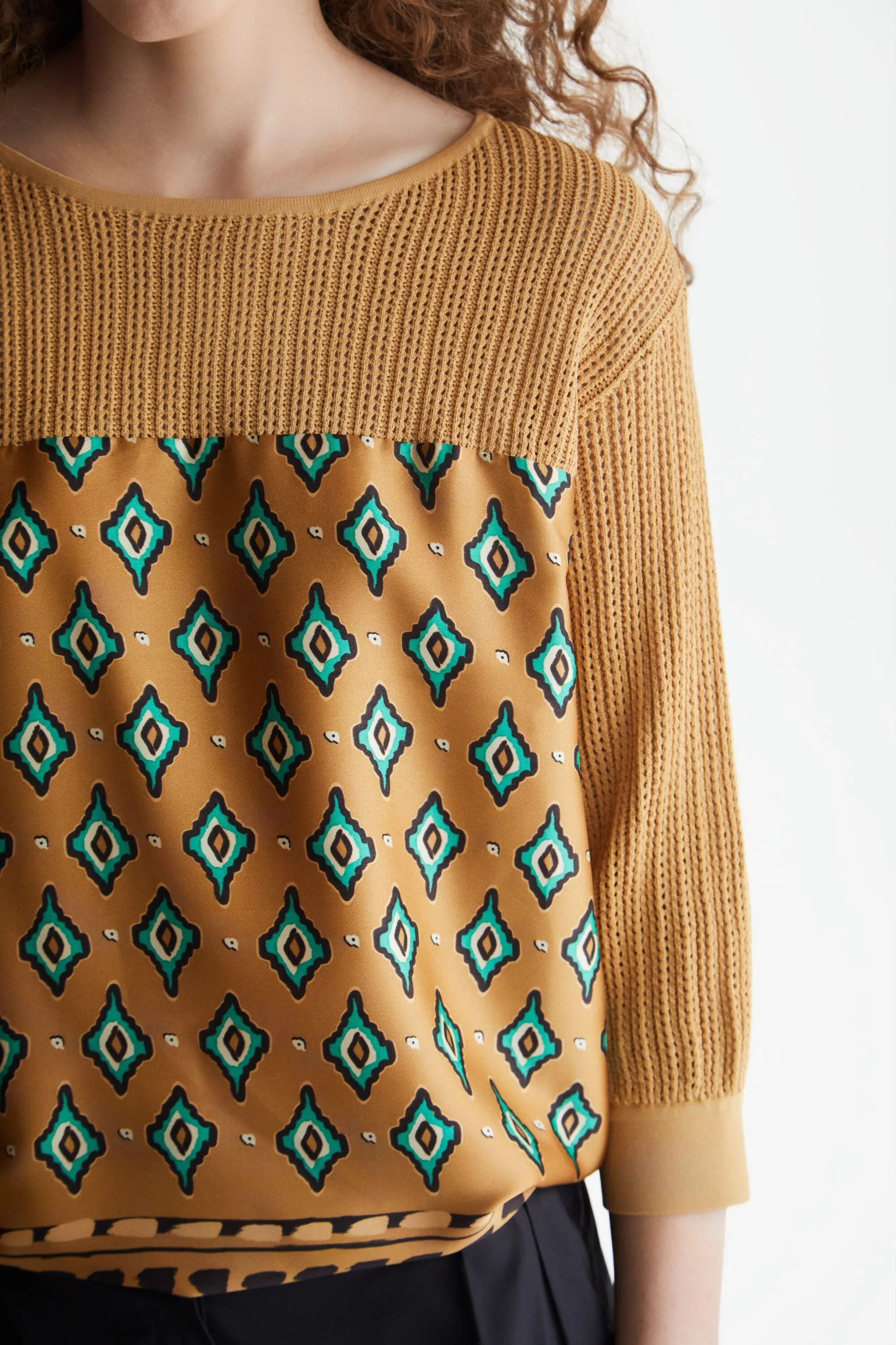 JERSEY PUNTO CALADO TWILL ESTAMPADO IKAT TRIBAL