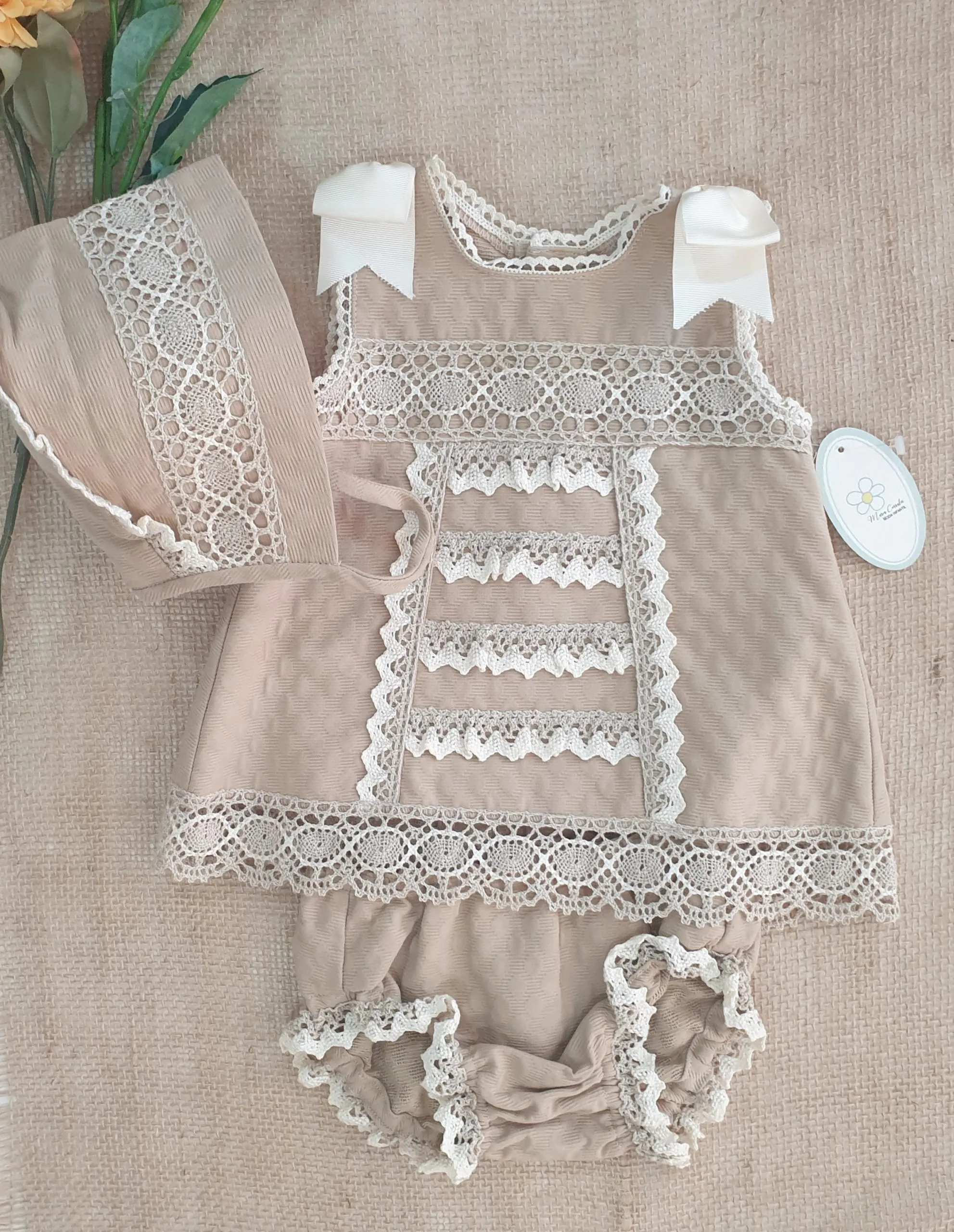 Jesusito con capota niña camel/crudo R300216