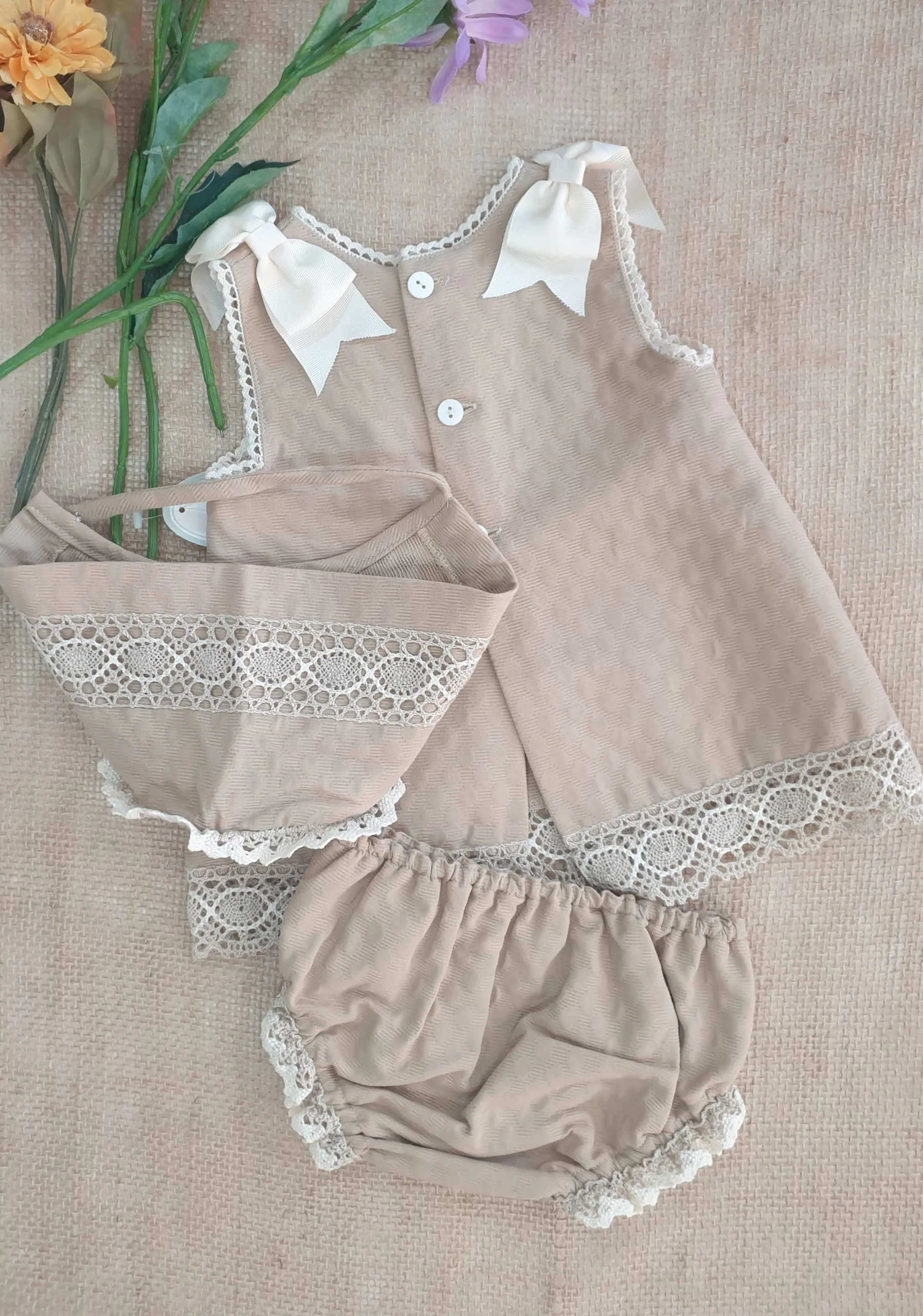 Jesusito con capota niña camel/crudo R300216