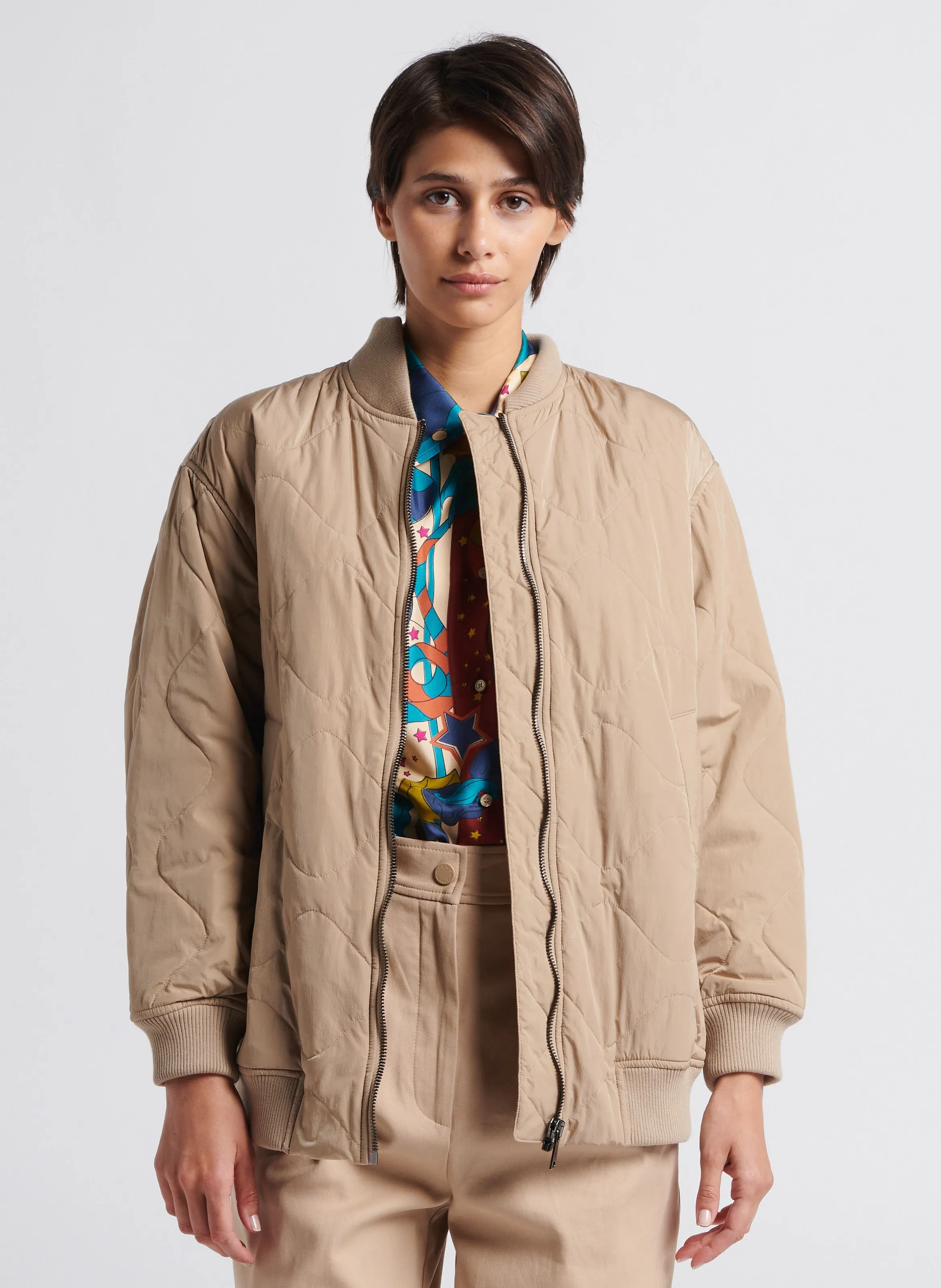 MAX MARA WEEK END NOREL  CHAQUETA EFECTO ACOLCHADO CON CUELLO ALTO EN CAQUI
