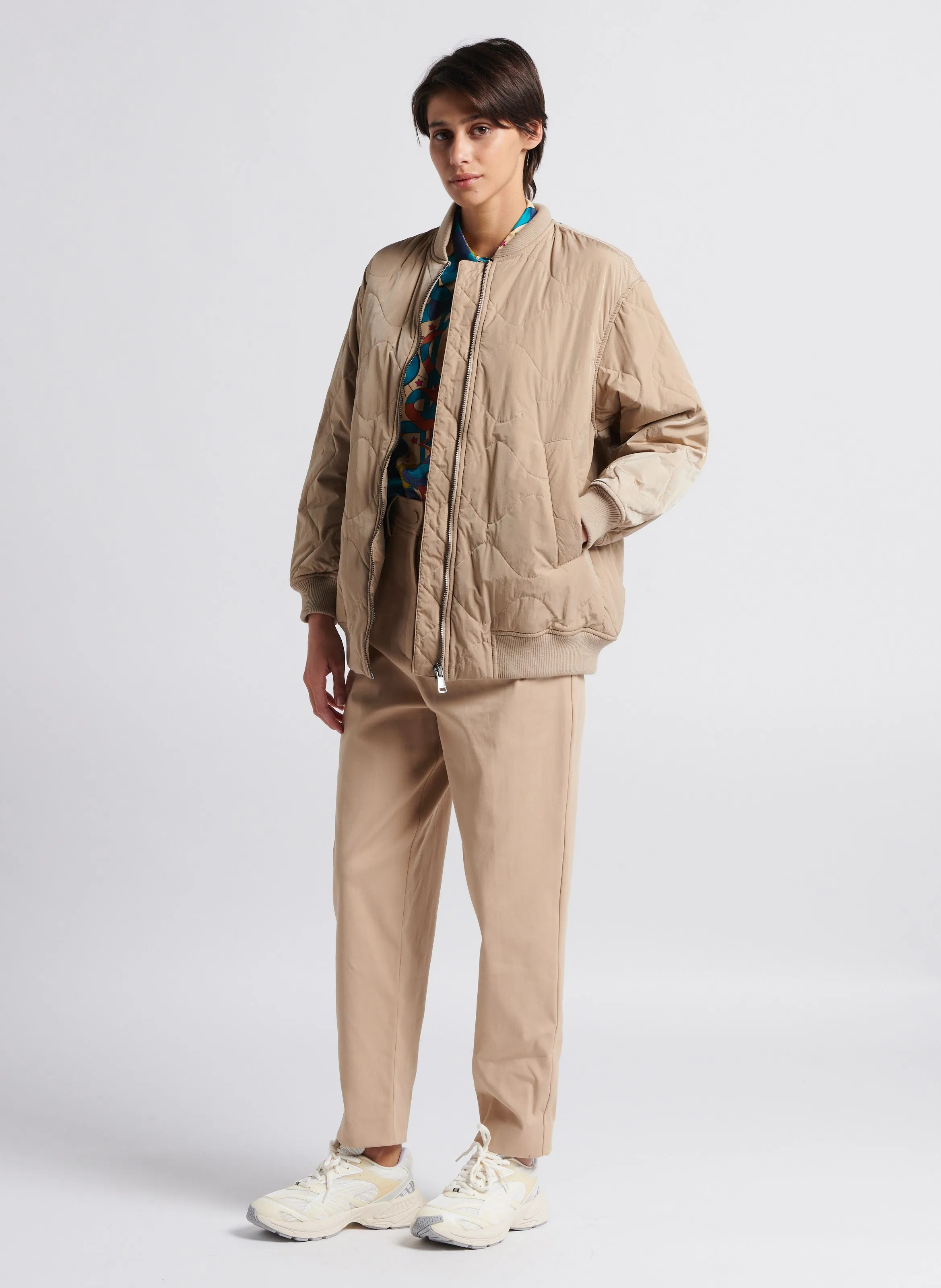 MAX MARA WEEK END NOREL  CHAQUETA EFECTO ACOLCHADO CON CUELLO ALTO EN CAQUI