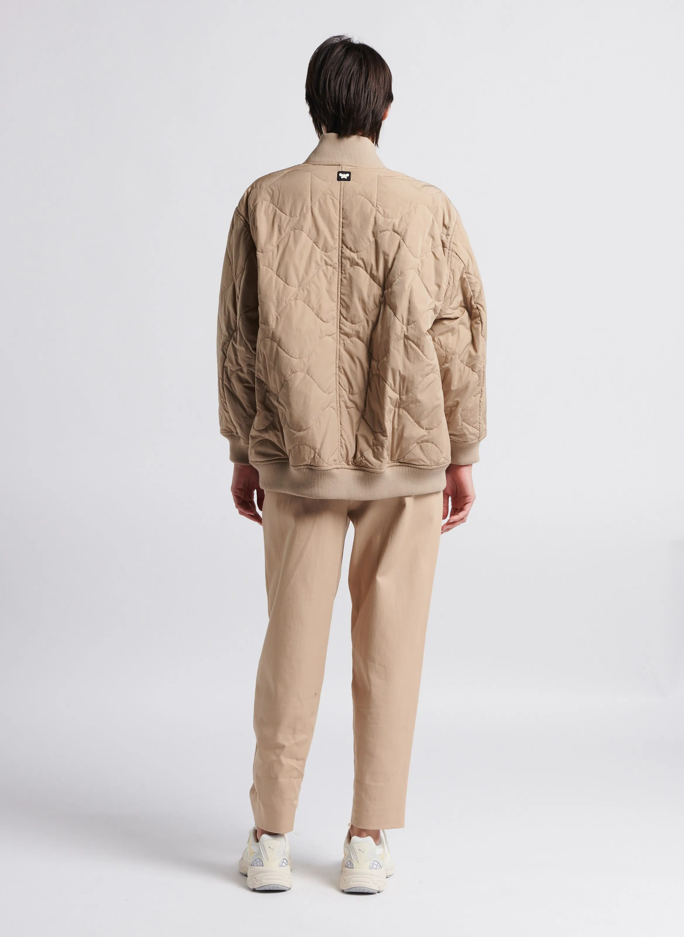 MAX MARA WEEK END NOREL  CHAQUETA EFECTO ACOLCHADO CON CUELLO ALTO EN CAQUI