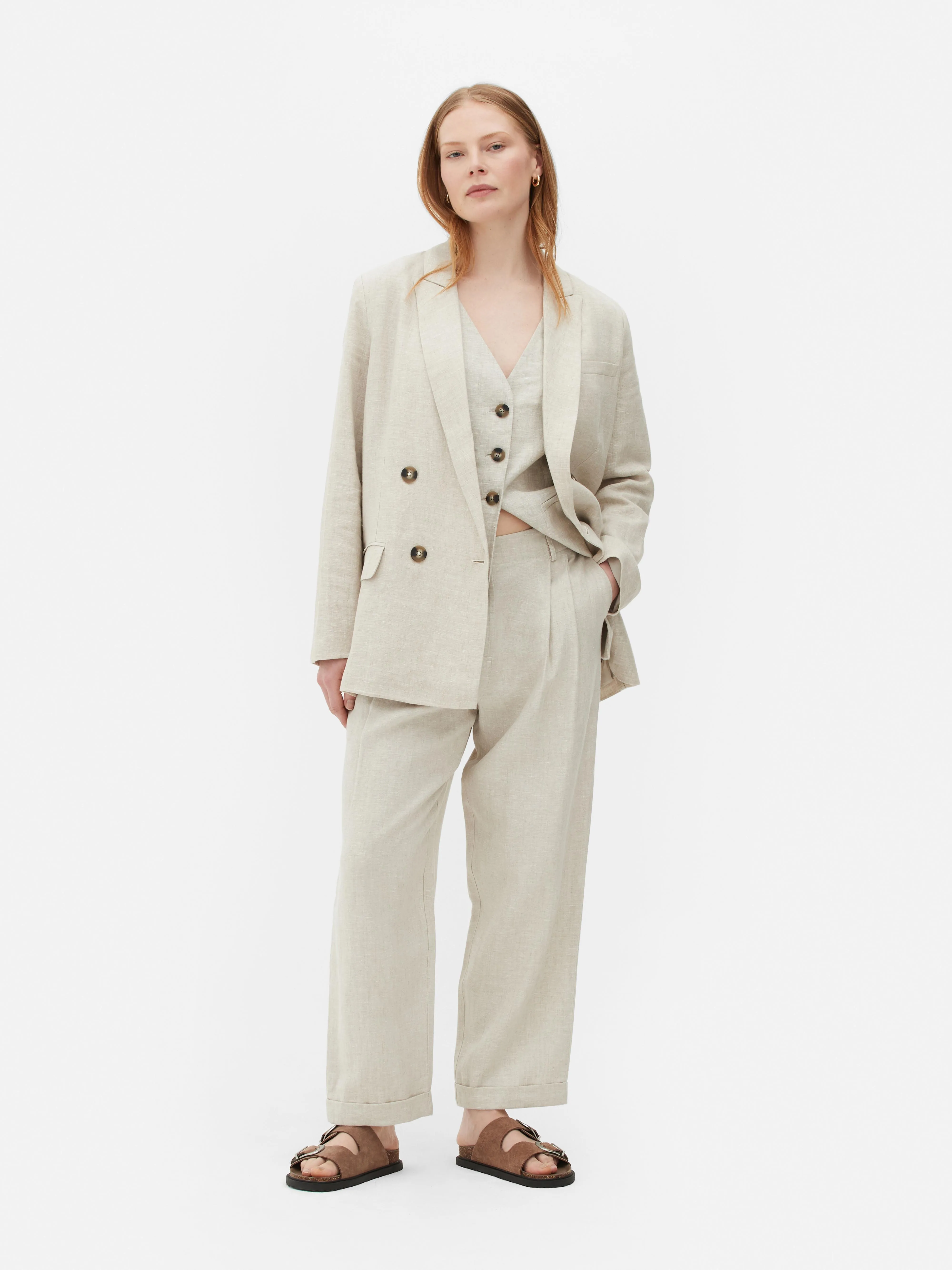 Pantalones de lino con pinzas de The Edit