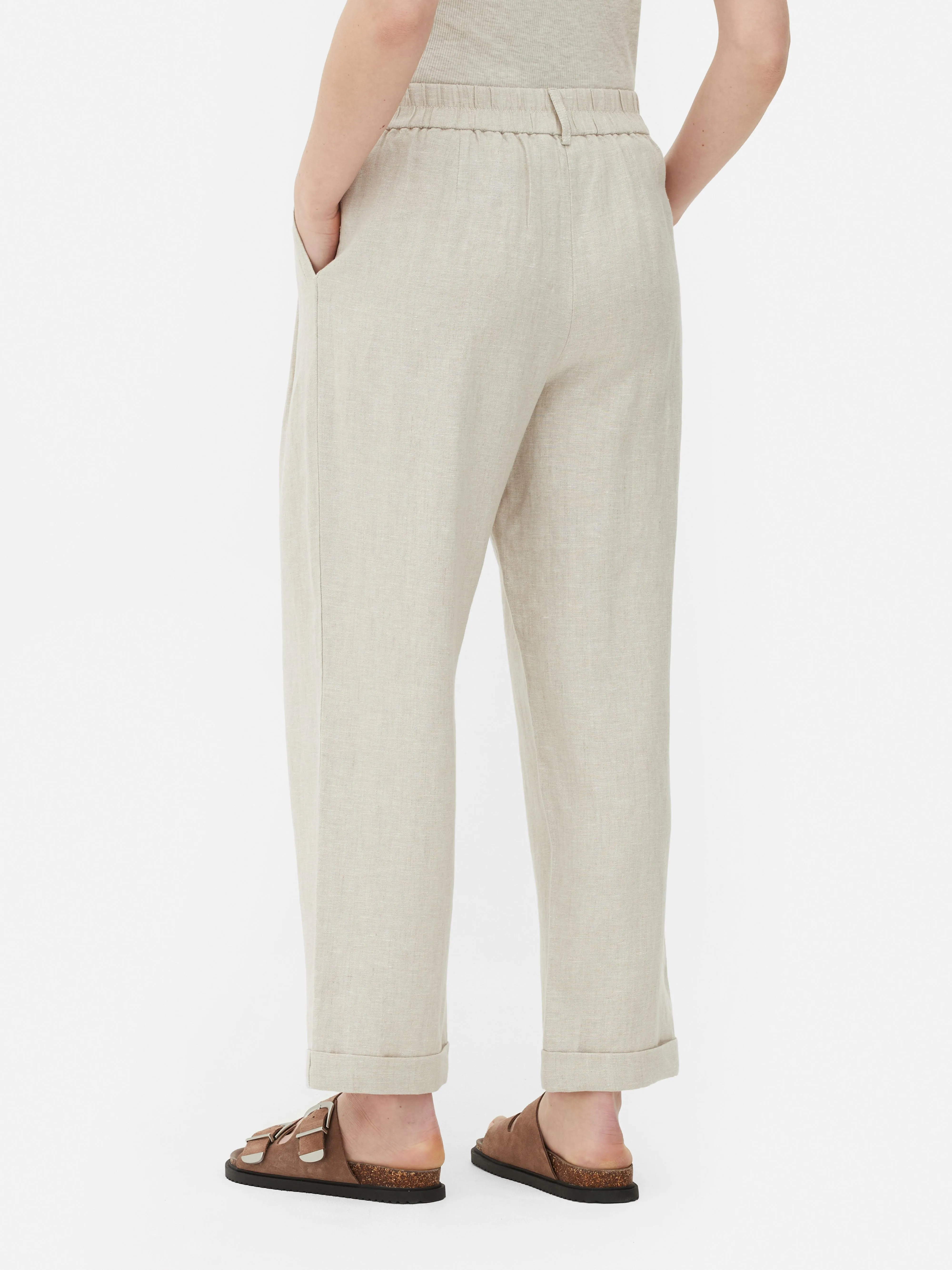 Pantalones de lino con pinzas de The Edit