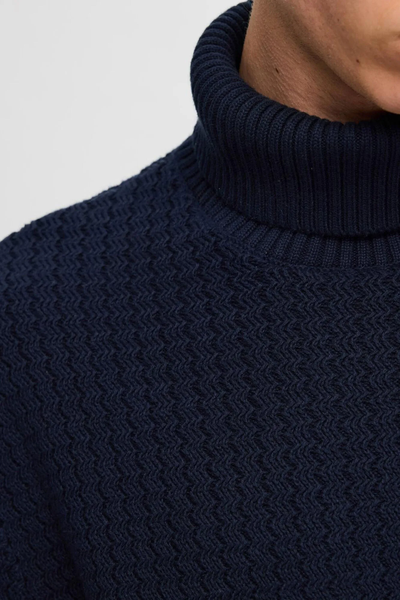 Selected Jersey estructura de cuello vuelto confeccionado 100% con algodón orgánico.