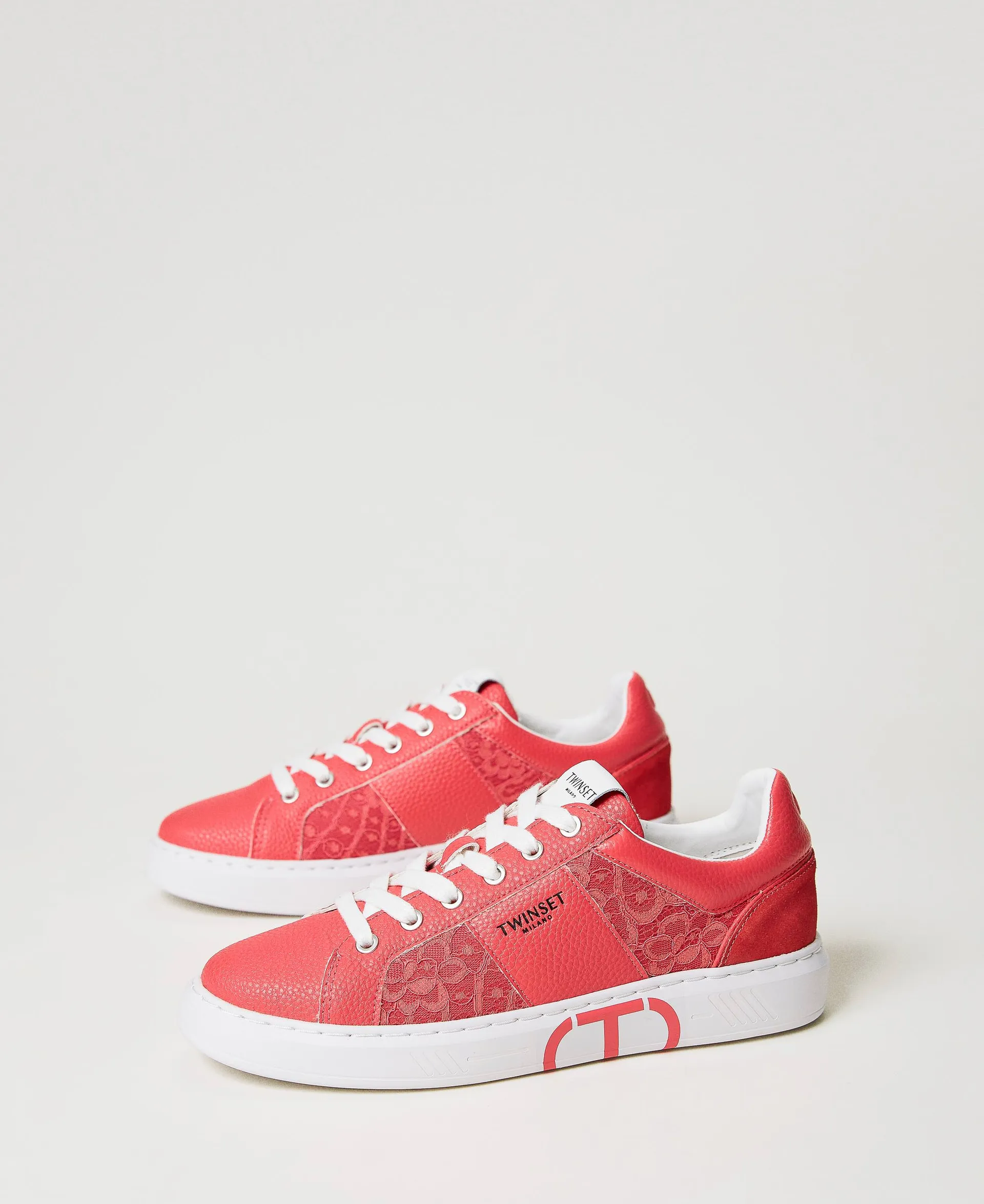 Sneakers con inserciones de encaje y Oval T