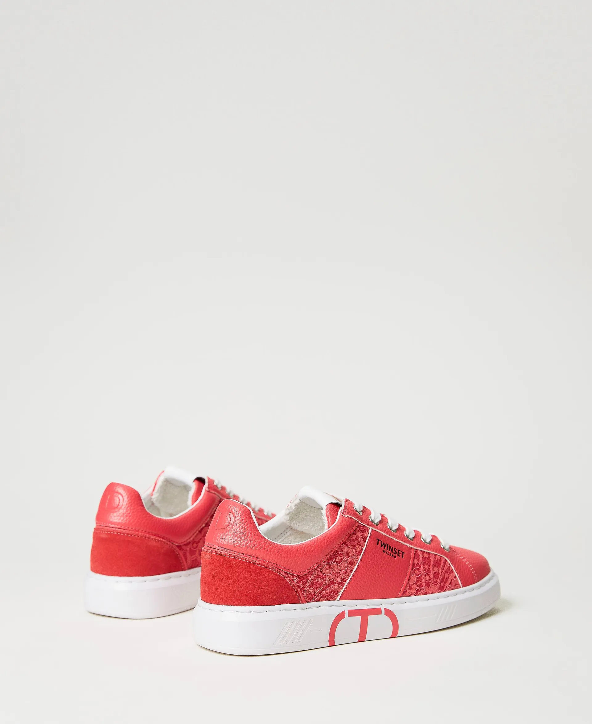 Sneakers con inserciones de encaje y Oval T