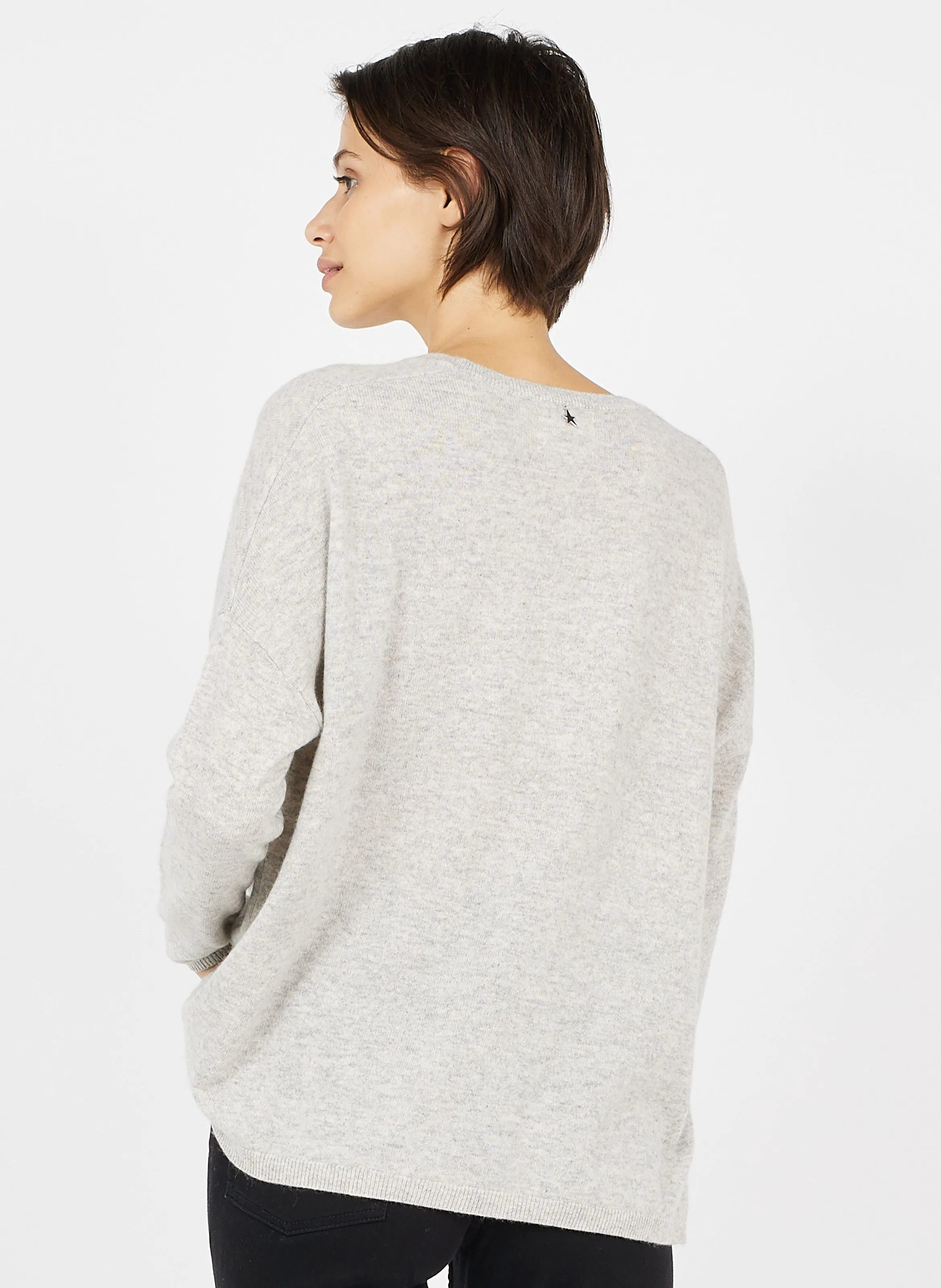 SUD EXPRESS MONJOE  JERSEY DE CACHEMIRA CON CUELLO DE PICO EN GRIS