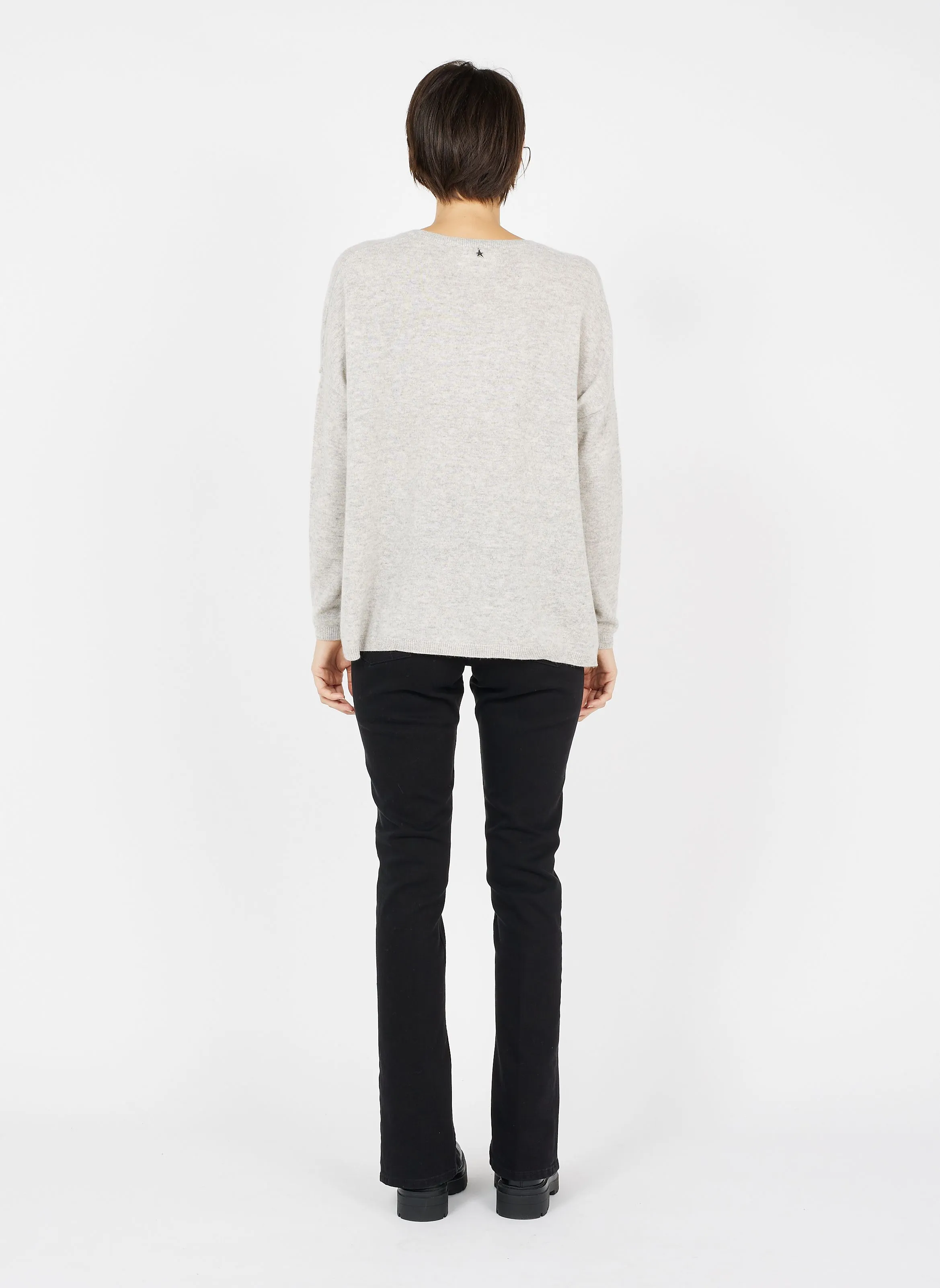 SUD EXPRESS MONJOE  JERSEY DE CACHEMIRA CON CUELLO DE PICO EN GRIS