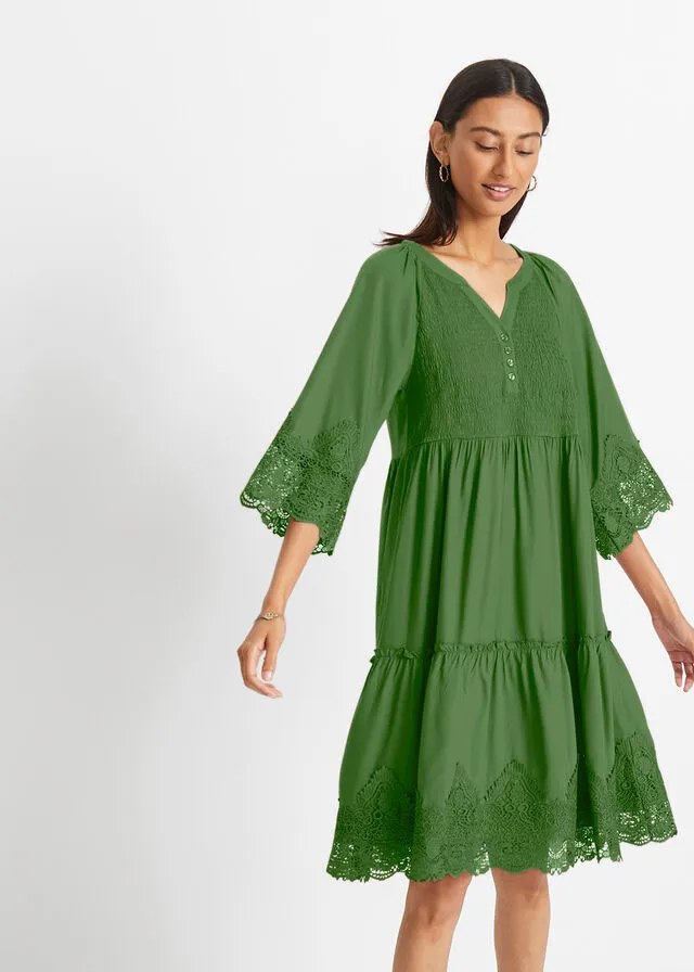 Vestido camisero de viscosa sostenible con encaje verde cactus