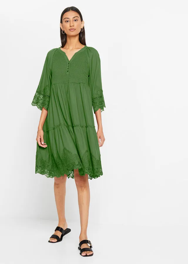 Vestido camisero de viscosa sostenible con encaje verde cactus