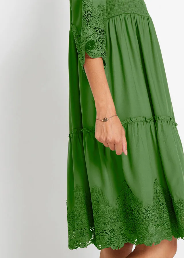 Vestido camisero de viscosa sostenible con encaje verde cactus