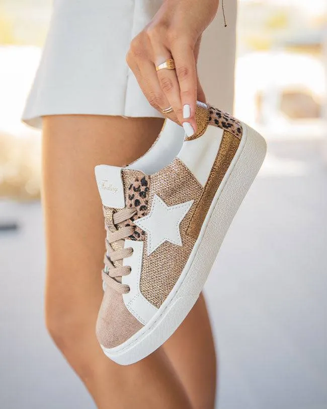 ZAPATILLAS DE MUJER DORADAS CON CORDONES  SARAH
